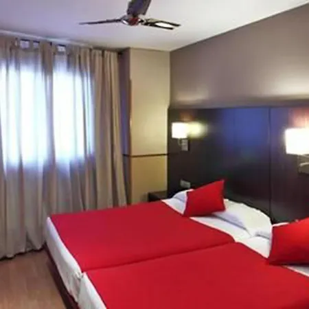 Yomo Bcn Port Guest house 2*