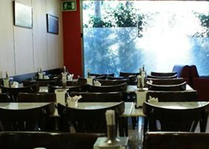Konukevi Yomo Bcn Port 2*
