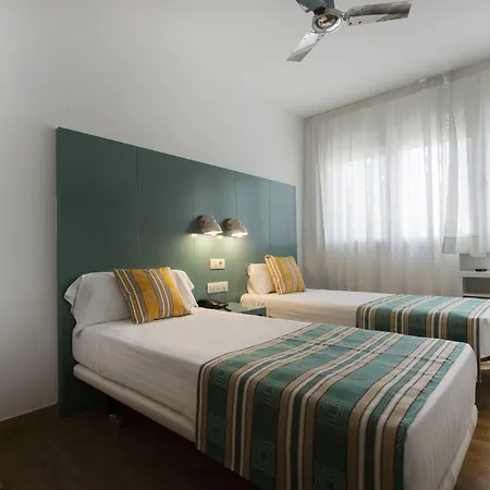 Yomo Bcn Port Guest house