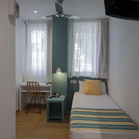 Yomo Bcn Port Guest house 2*