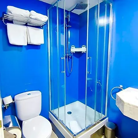 Yomo Bcn Port Guest house 2*