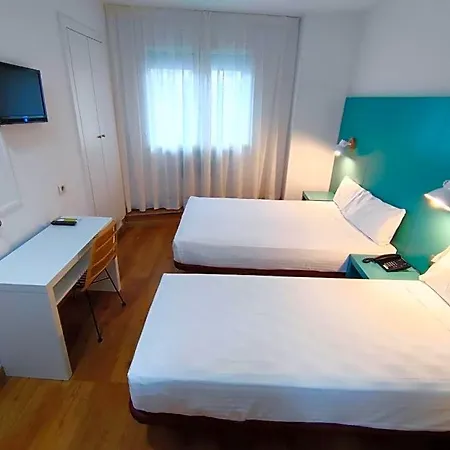 Guest house Yomo Bcn Port 2*