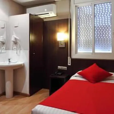 Yomo Bcn Port Pensjonat 2*
