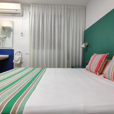 Yomo Bcn Port Gasthof 2*